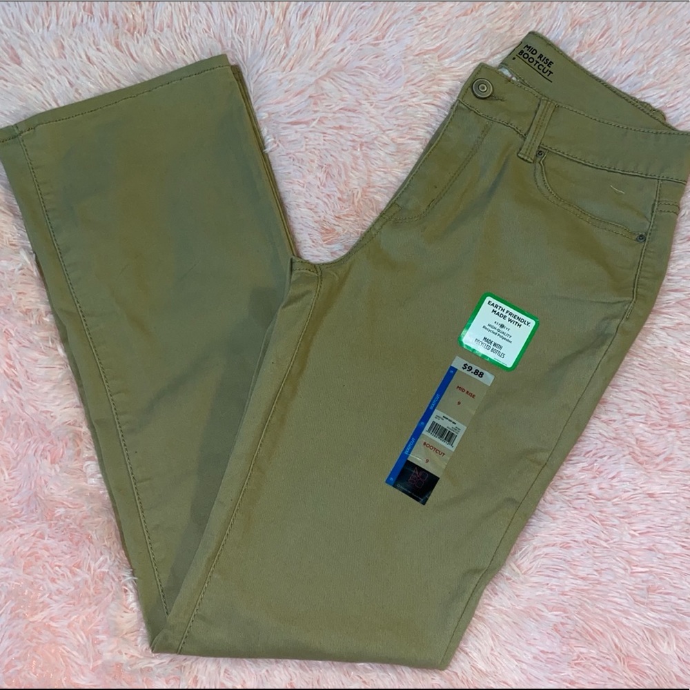3/$10 💕 
Khaki Pants